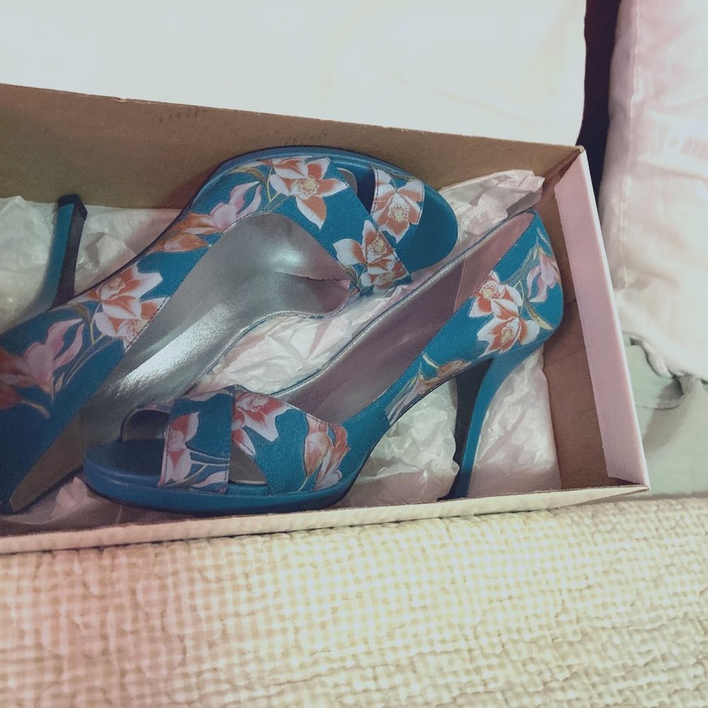 BCBG Camile-PF Teal 4" Heel Peek Toe Size 8.5 In Box